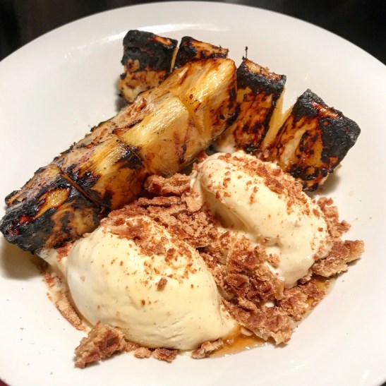 Grilled pineapple with Stroopwafel